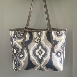 Elegant Patterned Tote Bag in Gray and Cream